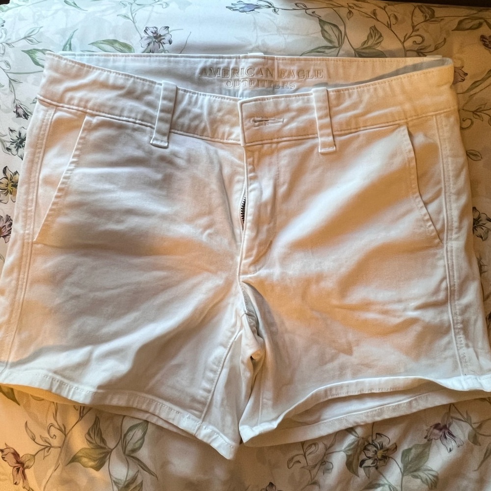 American Eagle white cotton twill stretch shorts size 4